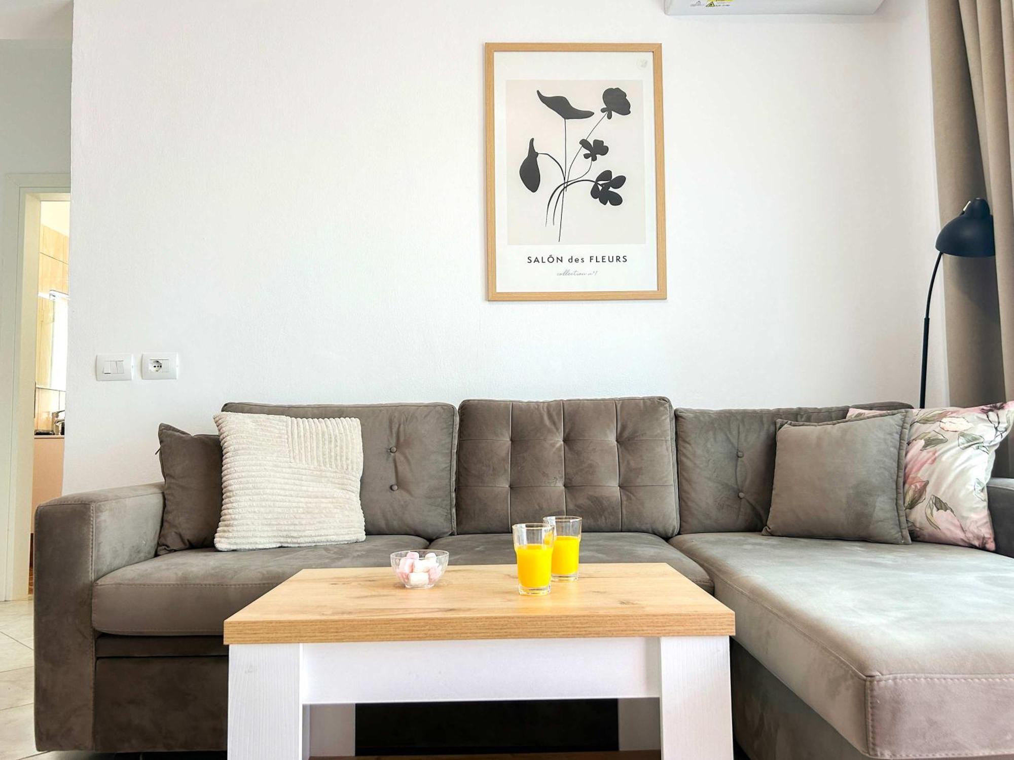 Apartment Lada 756 Durrës Esterno foto